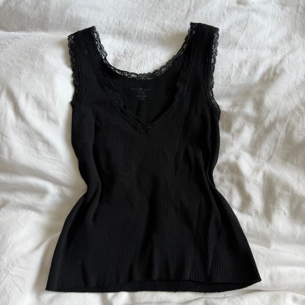 Brandy Melville Ronnie V-Neck Lace Tank in Black